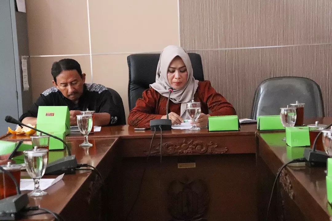 Komisi III DPRD Kabupaten Pekalongan Melaksanakan Rapat Dengar Pendapat Umum Dengan Perangkat Daerah Terkait Bersama Forum Komunikasi Masyarakat Tirto (Forkmat)