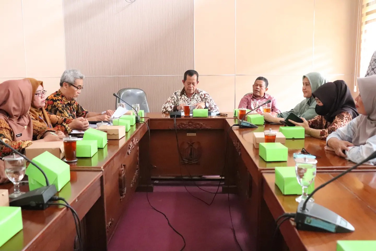 Ketua Komisi IV DPRD Kabupaten Pekalongan Drs. H. Abdul Munir Memimpin Rapat Kerja Komisi Bersama Perangkat Daerah Terkait