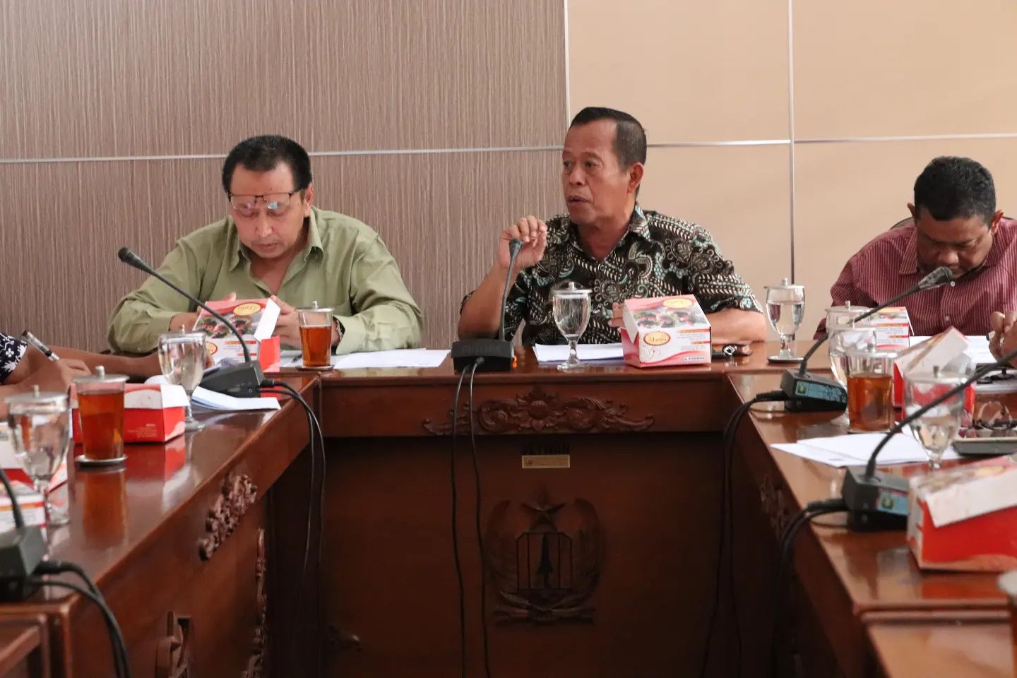 Ketua Komisi IV DPRD Kabupaten Pekalongan Drs. H. Abdul Munir Memimpin Audiensi Bersama Forum Masyarakat Pekuncen